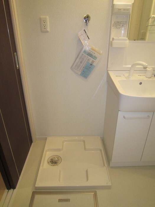 物件内観写真14　(洗濯機置場)