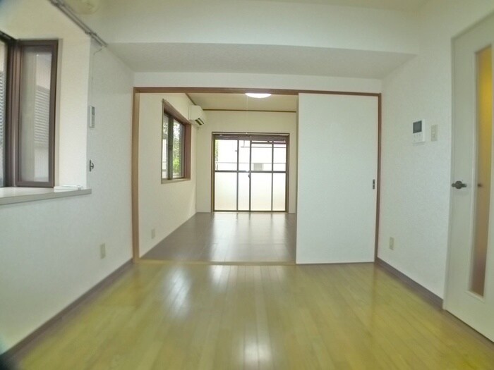 物件内観写真9　(室内からの展望)