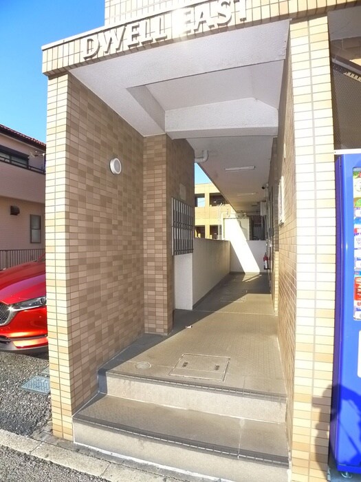 物件外観写真4　(エントランス部分)