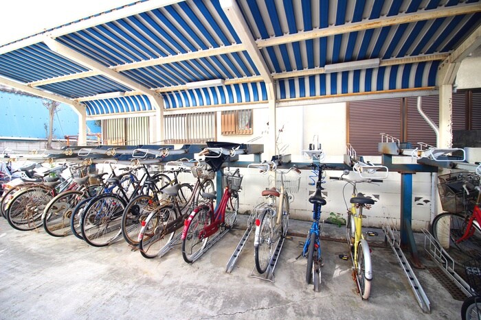 物件外観写真5　(駐輪場)