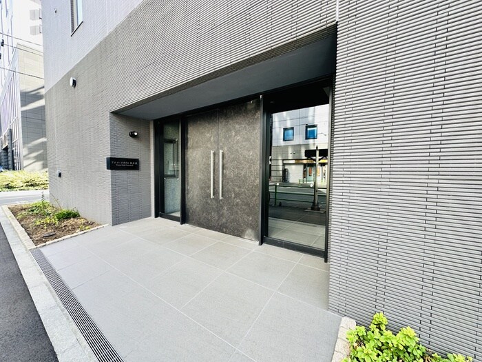 物件外観写真2　(エントランス部分)