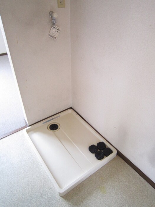 物件内観写真14　(洗濯機置場)