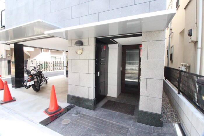 物件外観写真2　(エントランス部分)