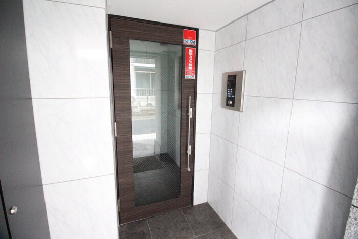 物件外観写真4　(エントランス部分)