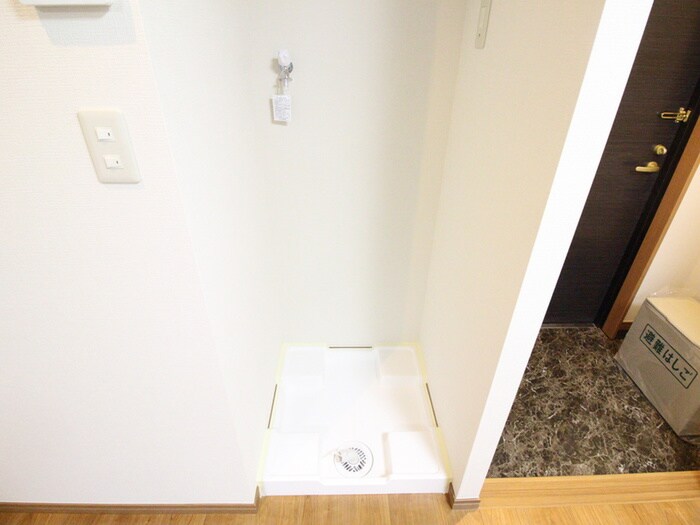 物件内観写真13　(洗濯機置場)