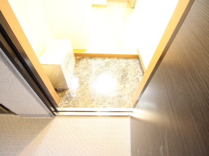 物件内観写真16　(玄関)