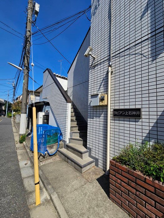 物件外観写真4　(エントランス部分)