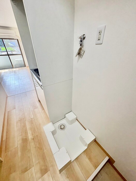 物件内観写真18　(洗濯機置場)