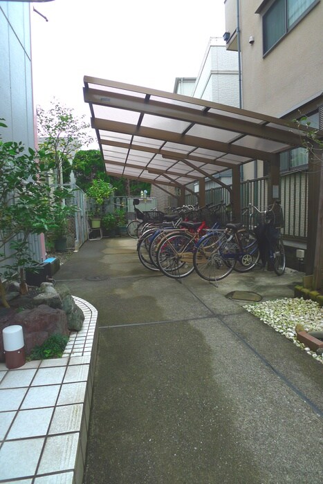 ル．ブランシェの駐輪場