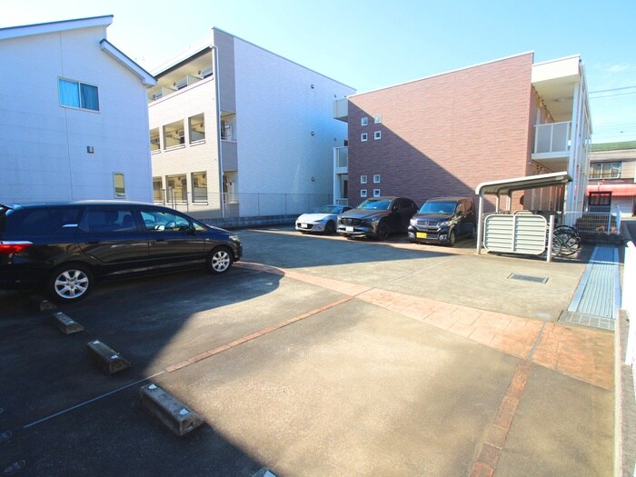 物件外観写真3　(駐輪場)