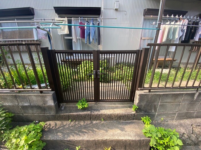 物件外観写真6　(エントランス部分)