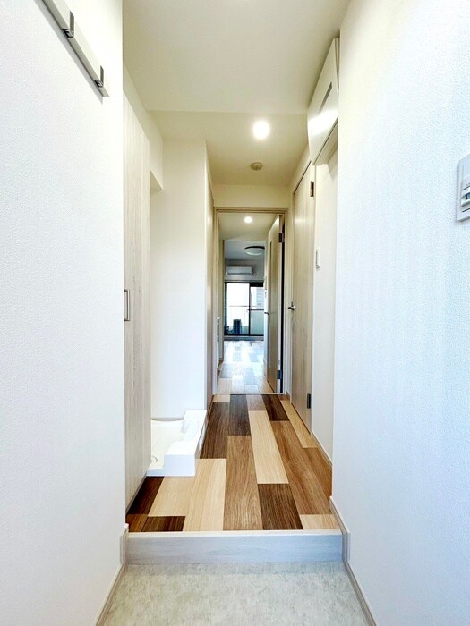 物件内観写真7　(玄関)