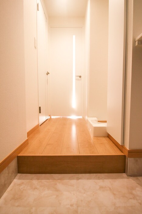 物件内観写真16　(玄関)