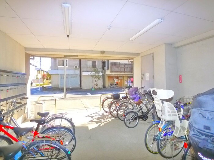 リムジェール・ピエスの駐輪場