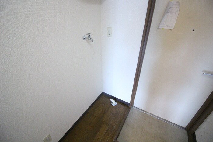 物件内観写真17　(洗濯機置場)