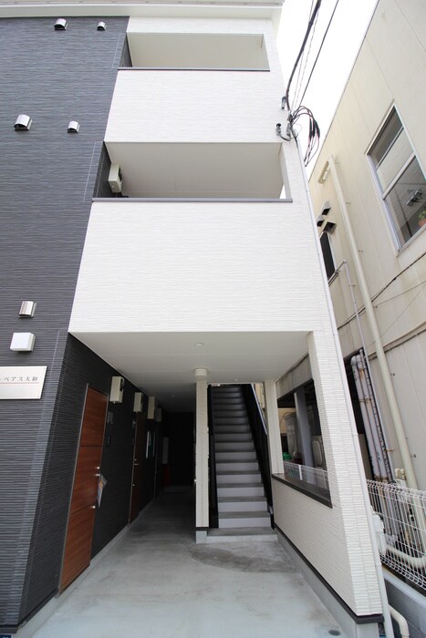 物件外観写真3　(エントランス部分)