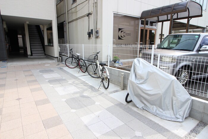 物件外観写真4　(駐輪場)