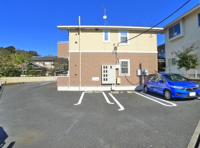 物件外観写真2　(駐車場)