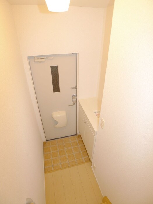 物件内観写真16　(玄関)