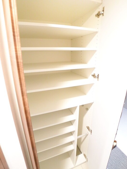 物件内観写真10　(靴箱)