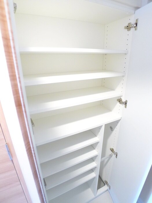 物件内観写真10　(靴箱)