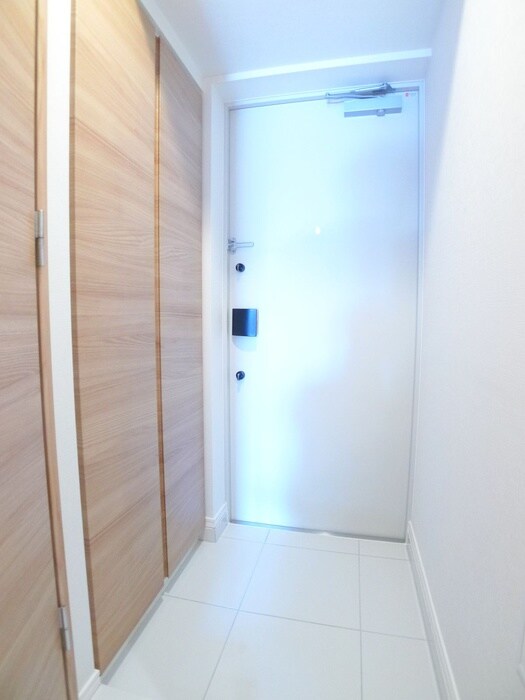 物件内観写真18　(玄関)