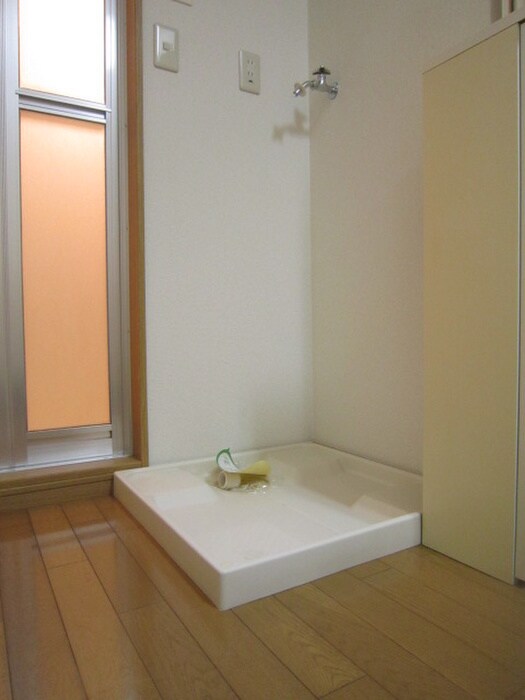 物件内観写真5　(洗濯機置場)