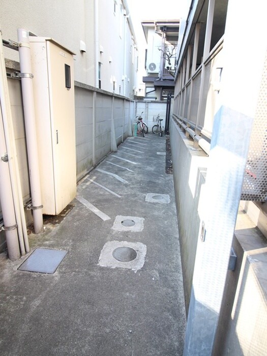 物件外観写真4　(駐輪場)