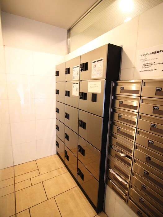 物件外観写真4　(エントランス部分)