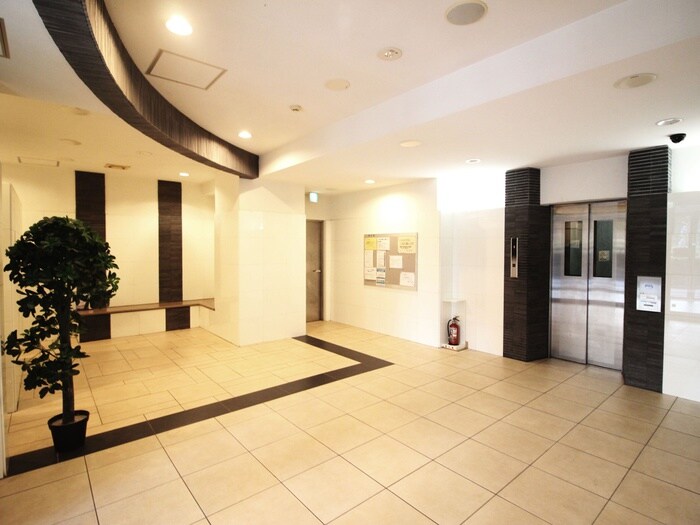 物件外観写真5　(エントランス部分)