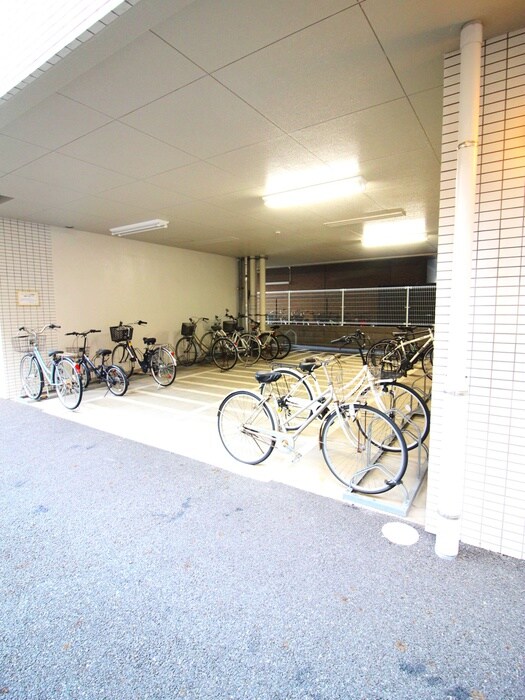 物件外観写真6　(駐輪場)