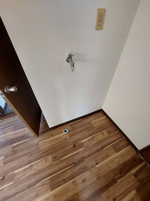 物件内観写真14　(洗濯機置場)