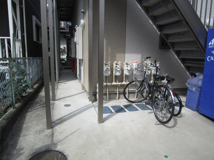 物件外観写真3　(駐輪場)