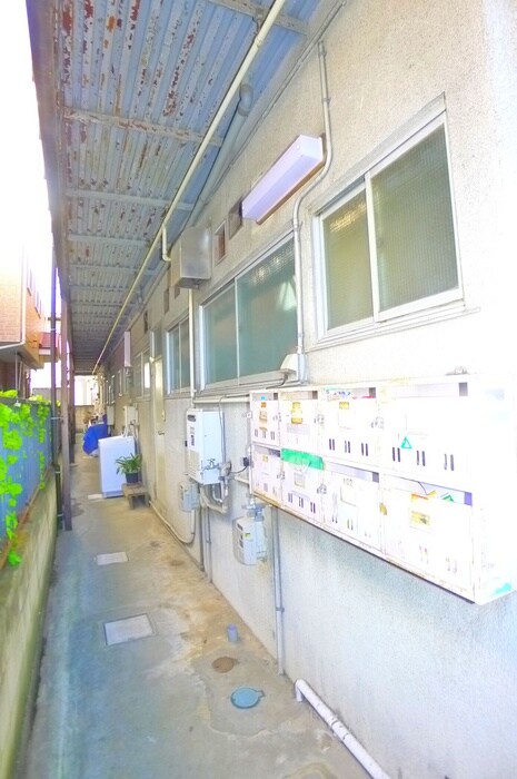 物件外観写真6　(エントランス部分)