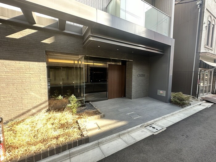 物件外観写真2　(エントランス部分)