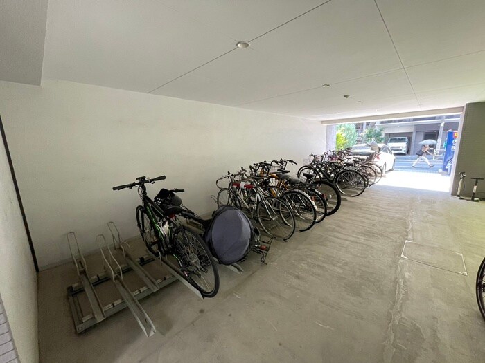 物件外観写真5　(駐輪場)