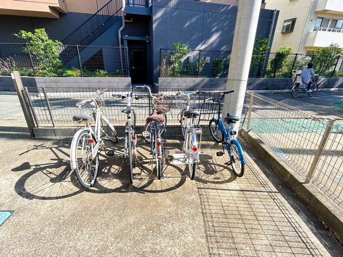 物件外観写真3　(駐輪場)