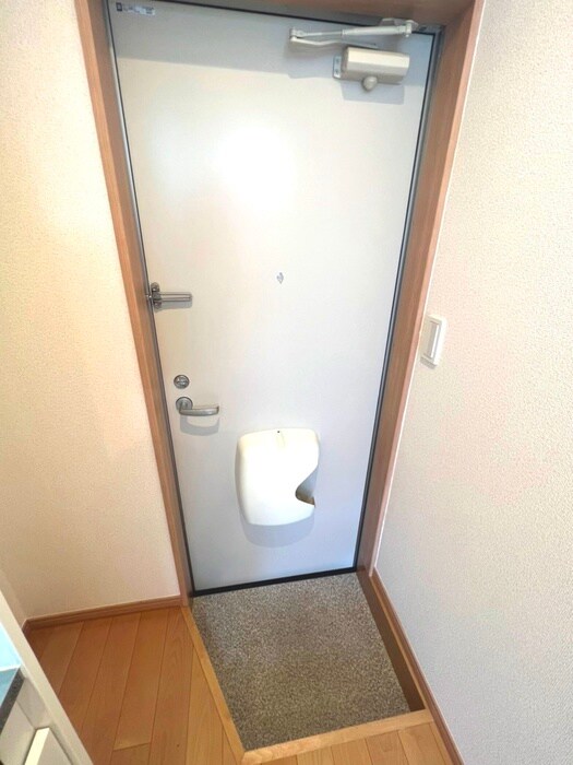 物件内観写真12　(玄関)