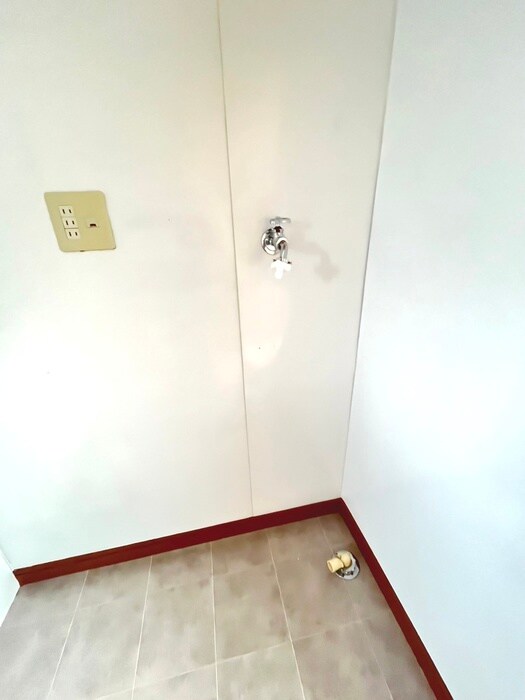 物件内観写真12　(洗濯機置場)