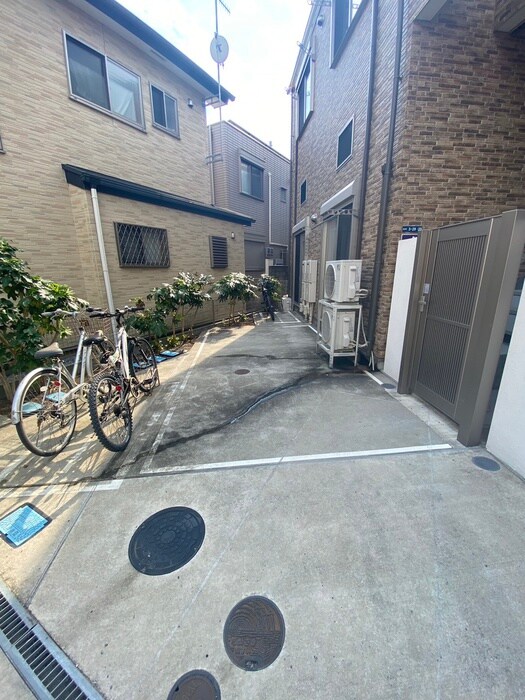 物件外観写真3　(駐輪場)