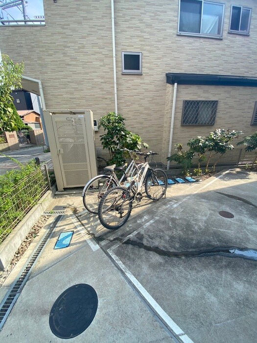 物件外観写真6　(駐輪場)