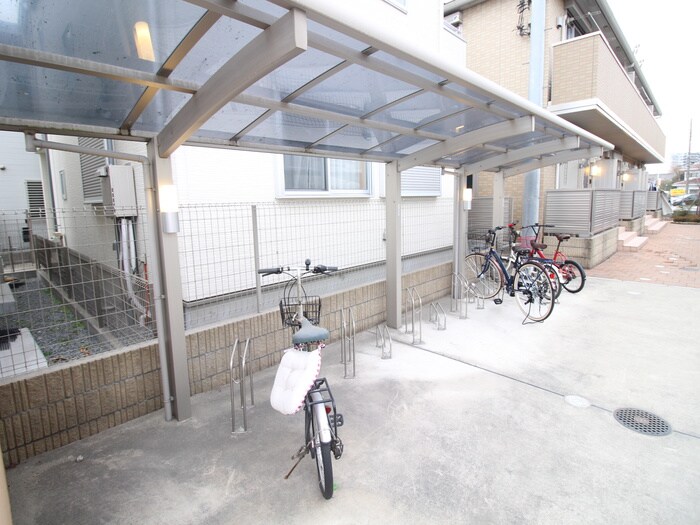 物件外観写真5　(駐輪場)