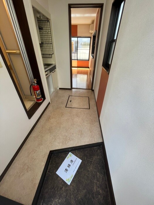 物件内観写真16　(玄関)