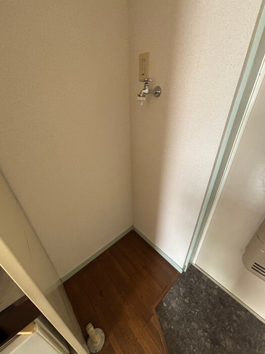 物件内観写真13　(洗濯機置場)