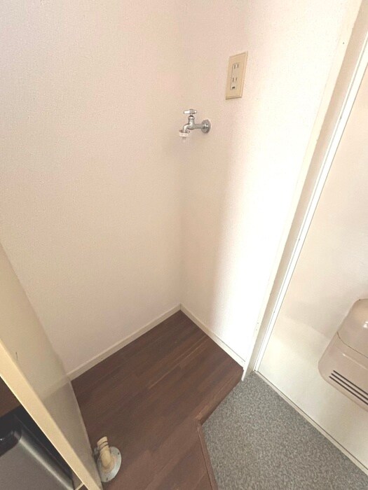 物件内観写真15　(洗濯機置場)