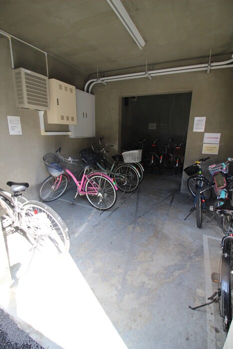 物件外観写真5　(駐輪場)