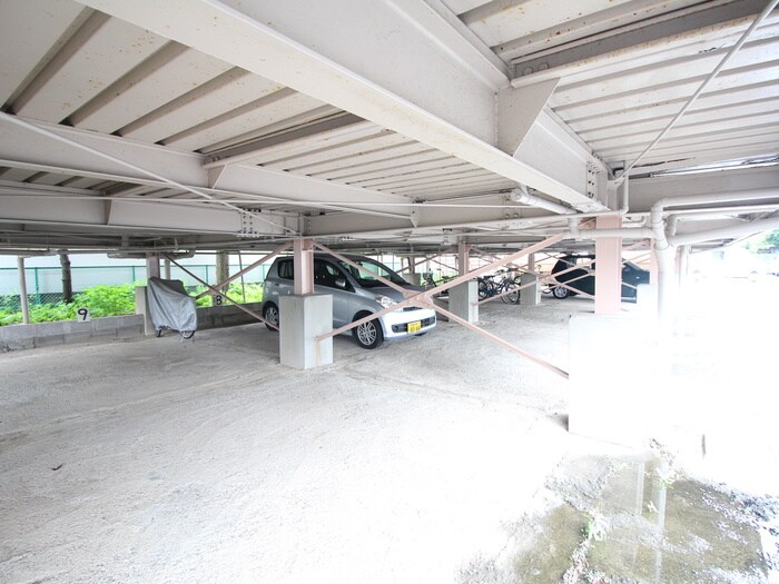 物件外観写真3　(駐車場)