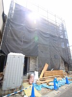 建築中