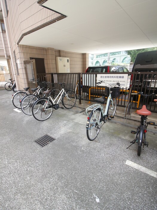 物件外観写真4　(駐輪場)