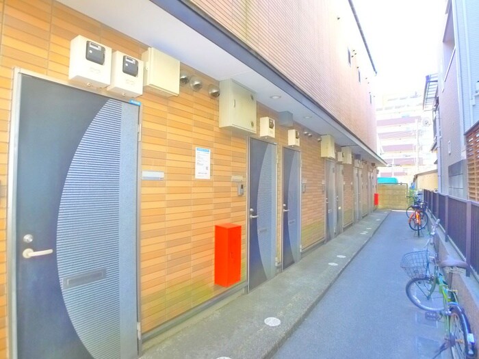 物件外観写真5　(エントランス部分)